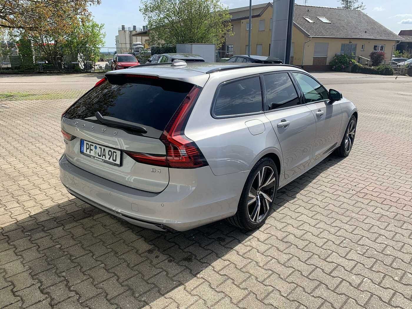 Volvo  Plus Dark