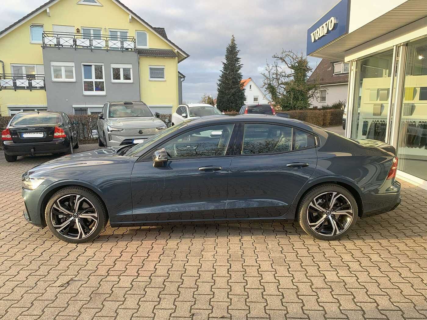 Volvo  Ultimate Dark AWD