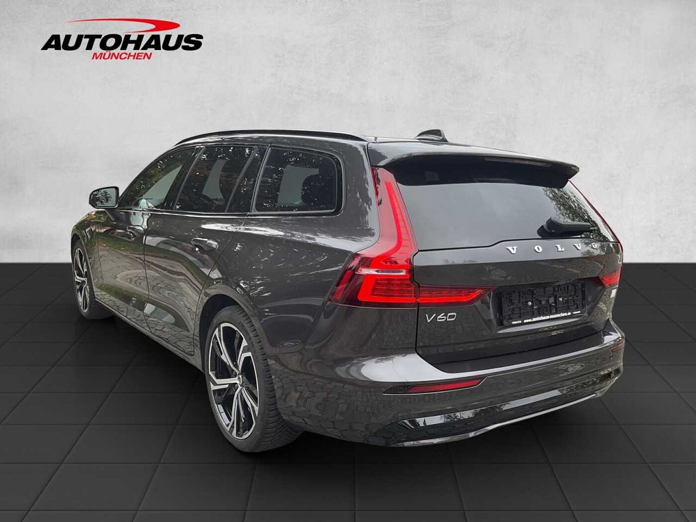 Volvo  V60 Ultimate Dark Recharge Plug-In Hybrid AWD