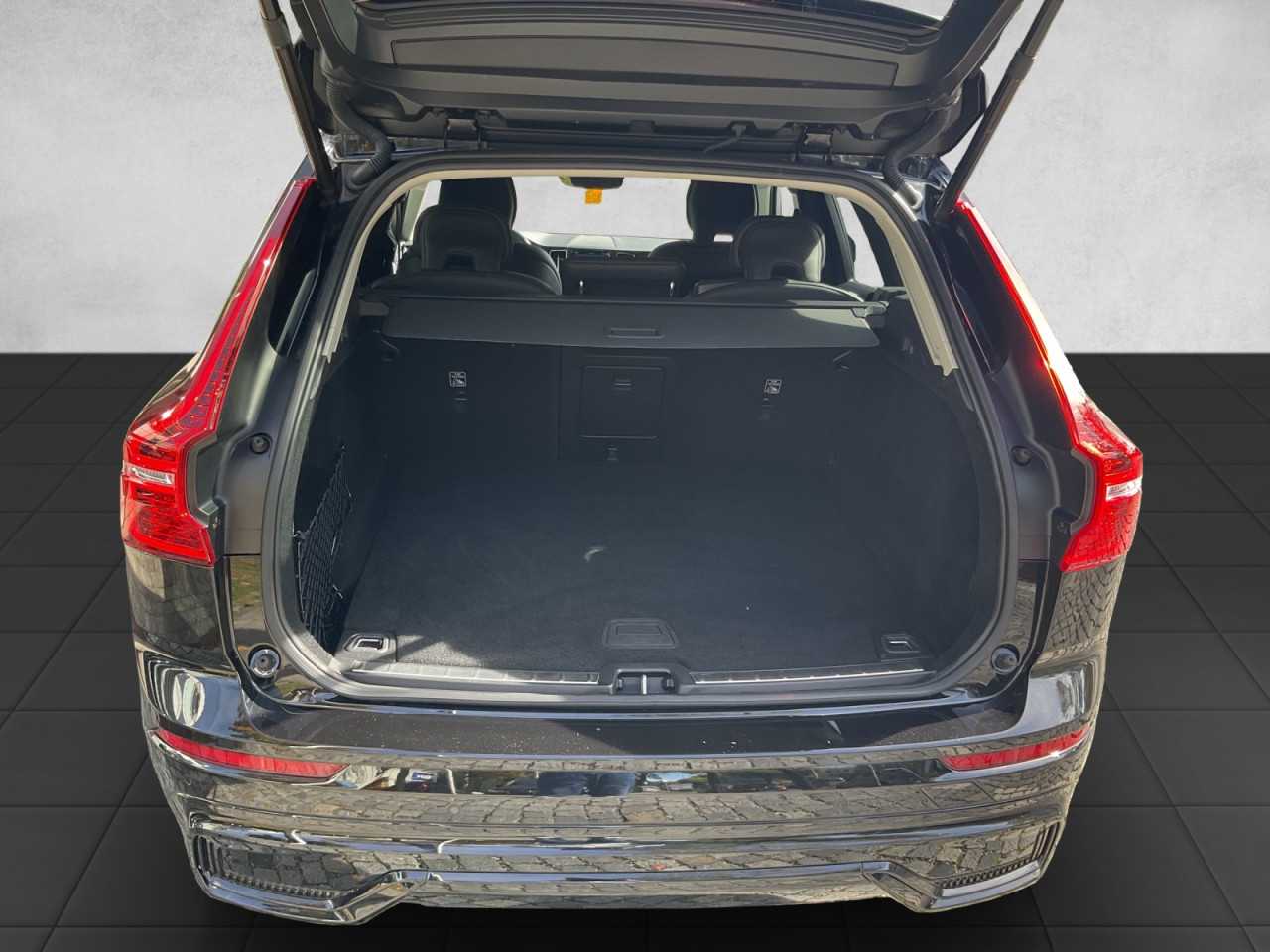 Volvo  XC 60 Plus Dark 2WD