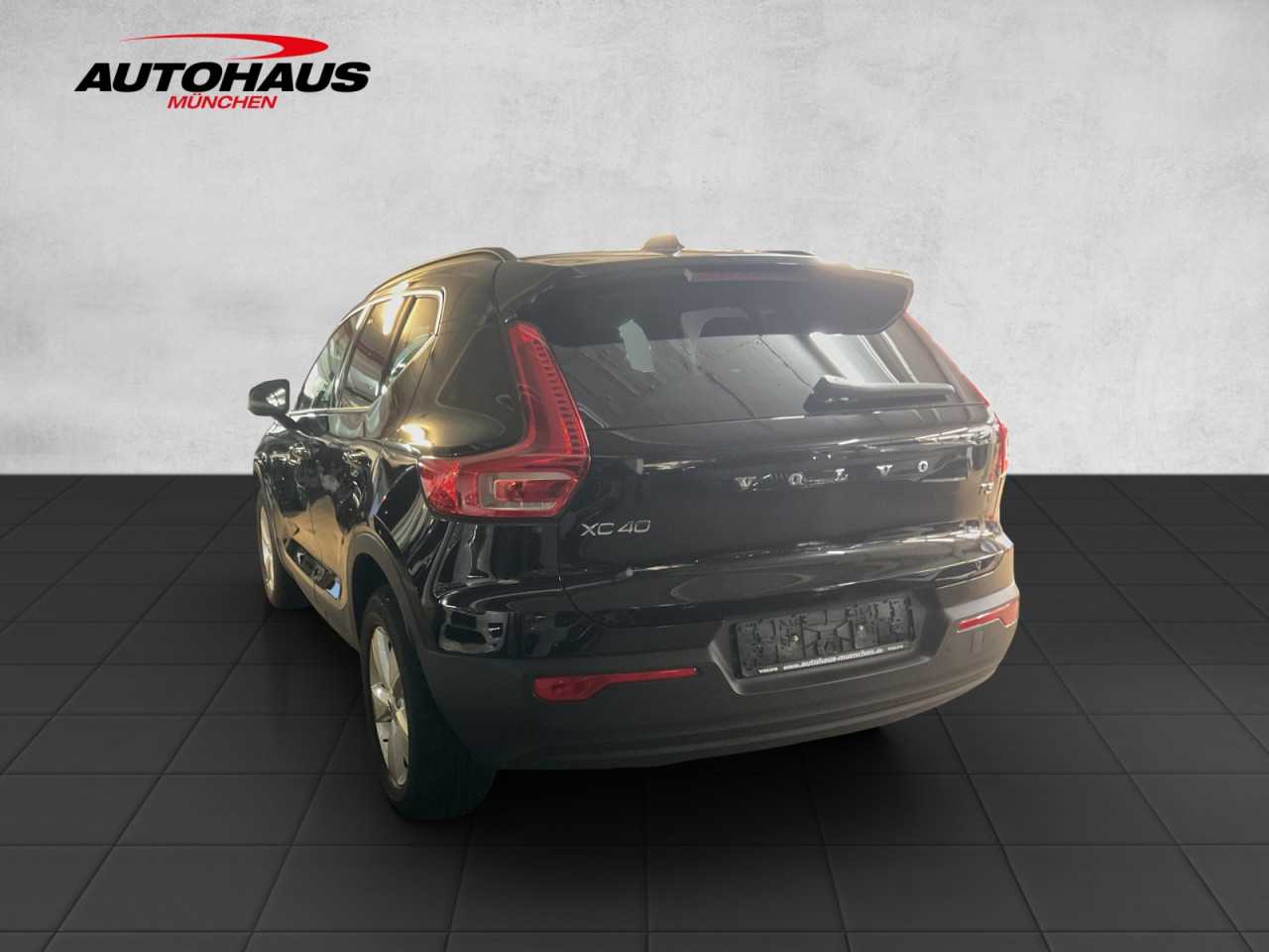 Volvo  XC 40 Momentum Core 2WD