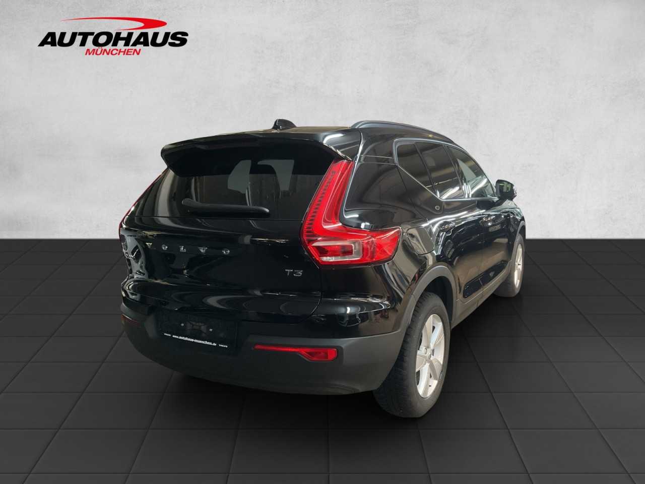 Volvo  XC 40 Momentum Core 2WD