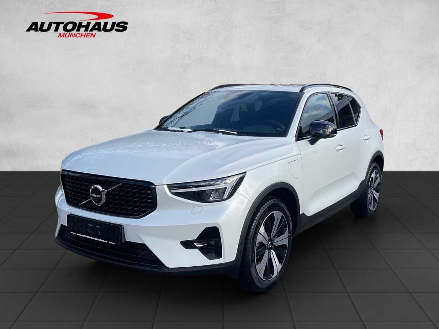 Volvo  XC 40 Ultimate Dark Recharge Plug-In Hybrid 2WD