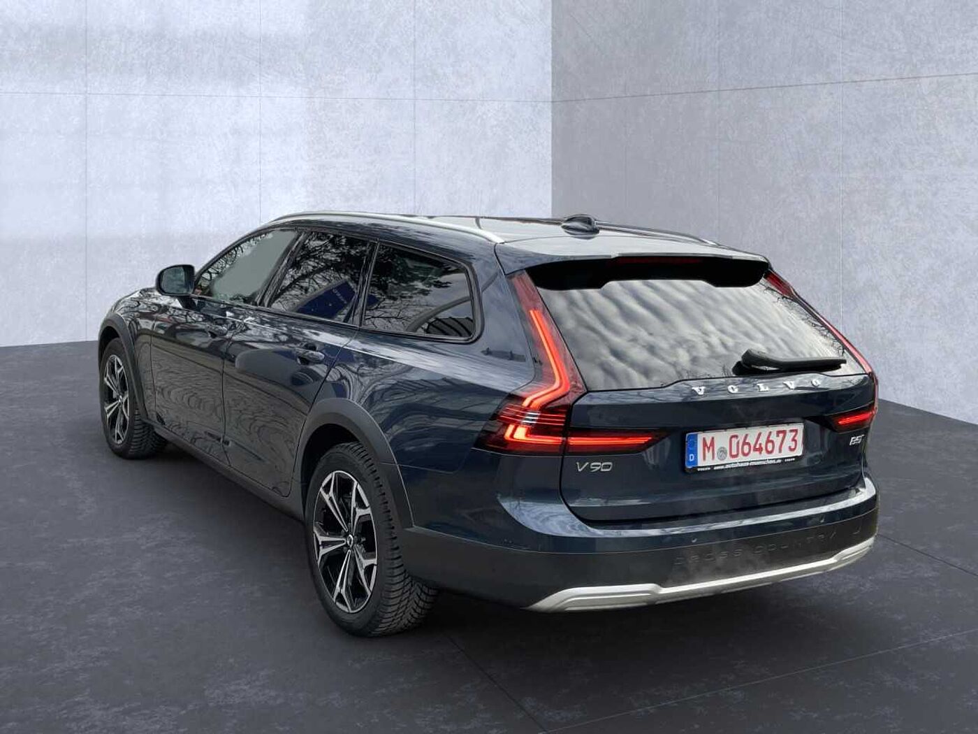 Volvo  V90 Cross Country Plus AWD