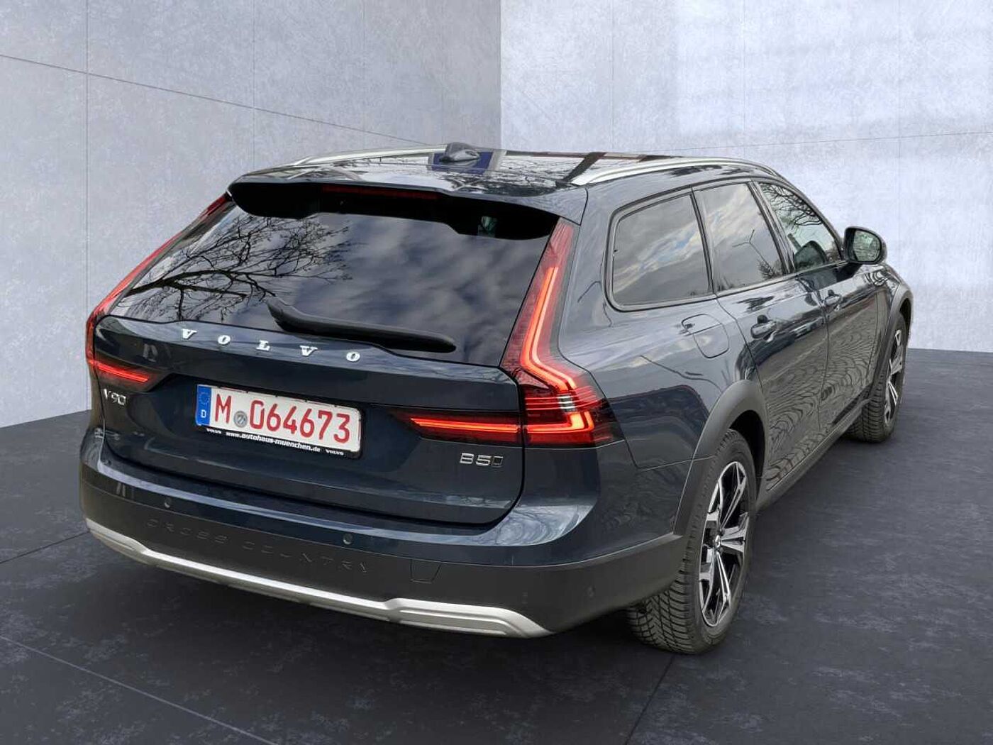 Volvo  V90 Cross Country Plus AWD