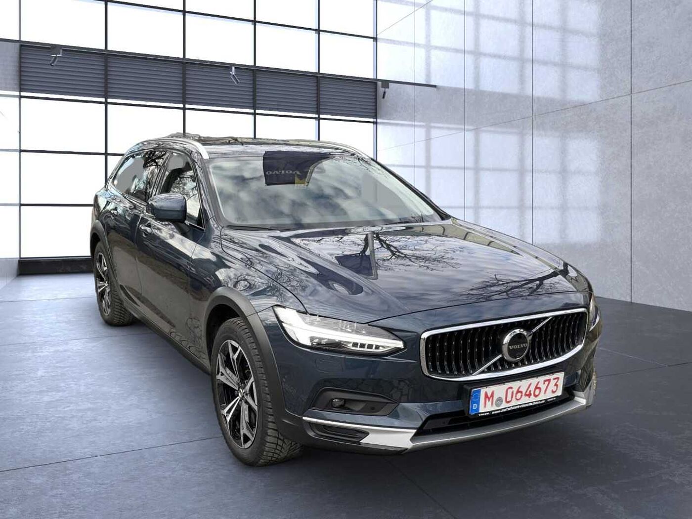 Volvo  V90 Cross Country Plus AWD