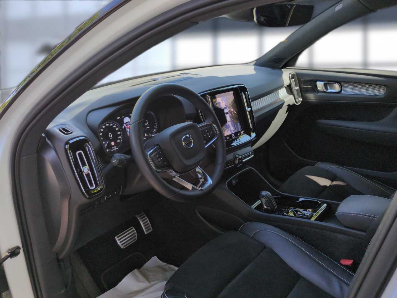 Volvo  XC40