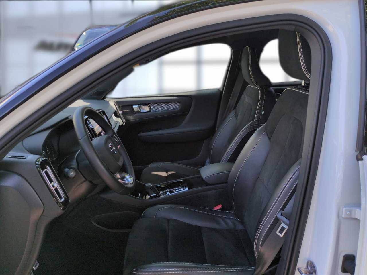 Volvo  XC40