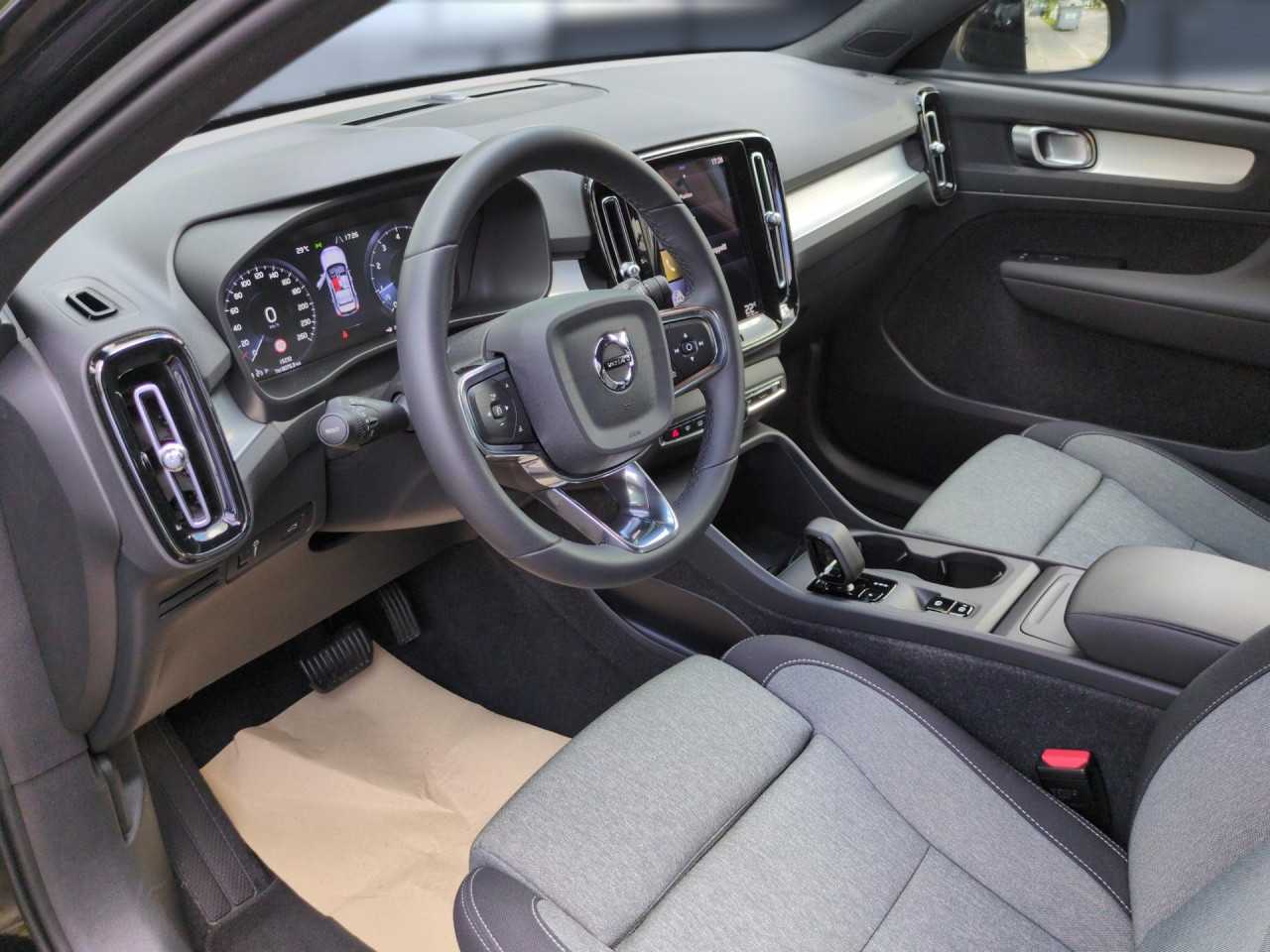 Volvo  XC40