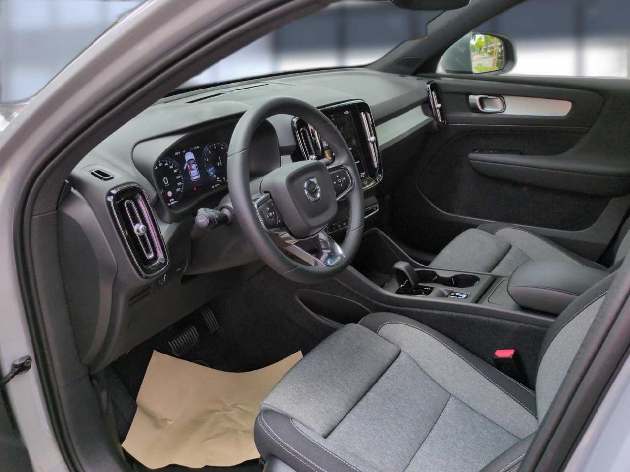 Volvo  XC40