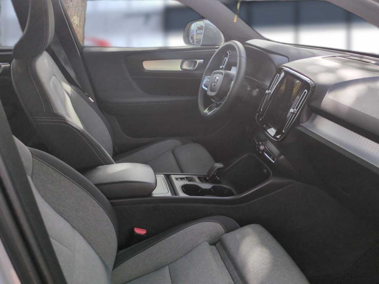 Volvo  XC40