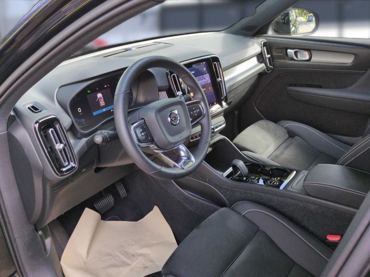 Volvo  XC40