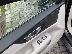 Volvo  V60 Inscription Plug-In Hybrid AWD