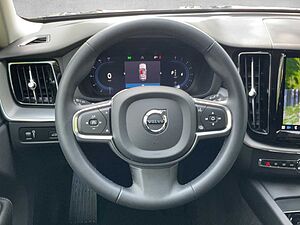 Volvo  XC 60 Momentum Pro 2WD