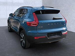 Volvo  XC 40 Plus Dark 2WD