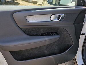 Volvo  XC40