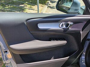 Volvo  XC40