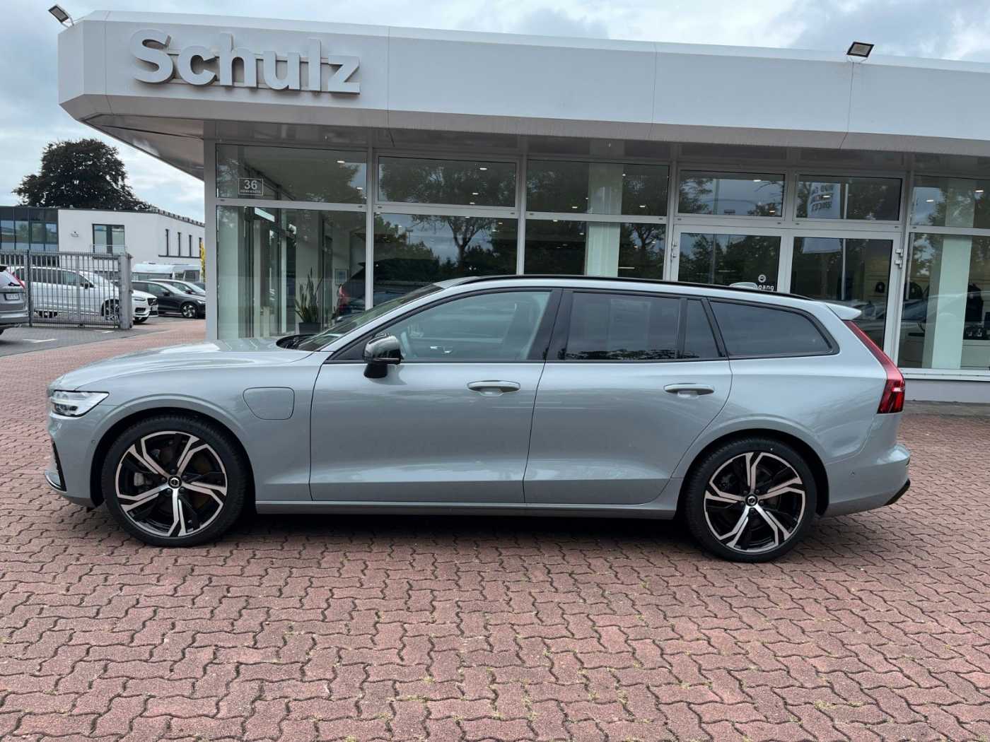 Volvo  T6 AWD Plug-in Hybrid Plus Dark Auto