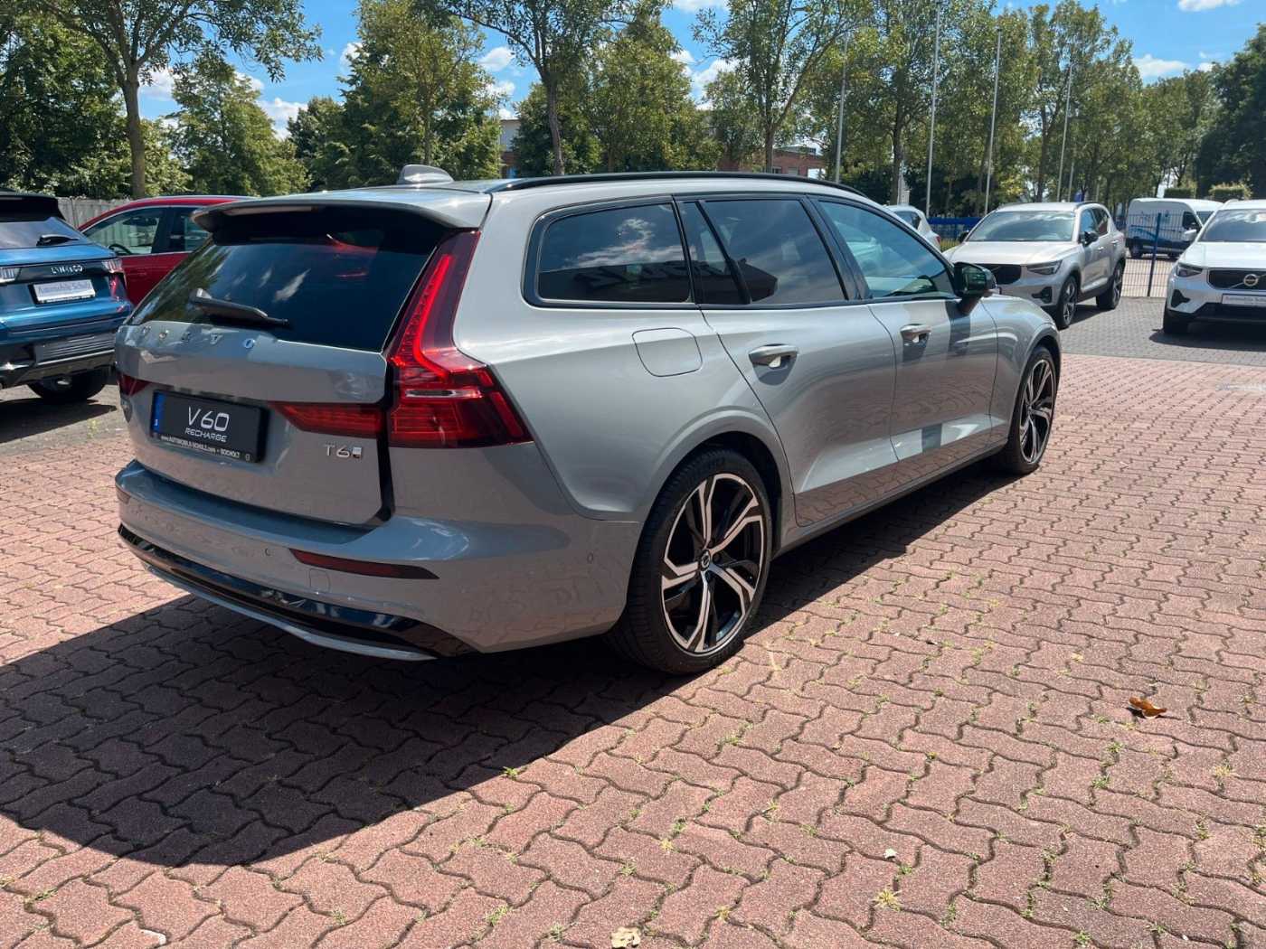 Volvo  T6 AWD Plug-in Hybrid Plus Dark Auto
