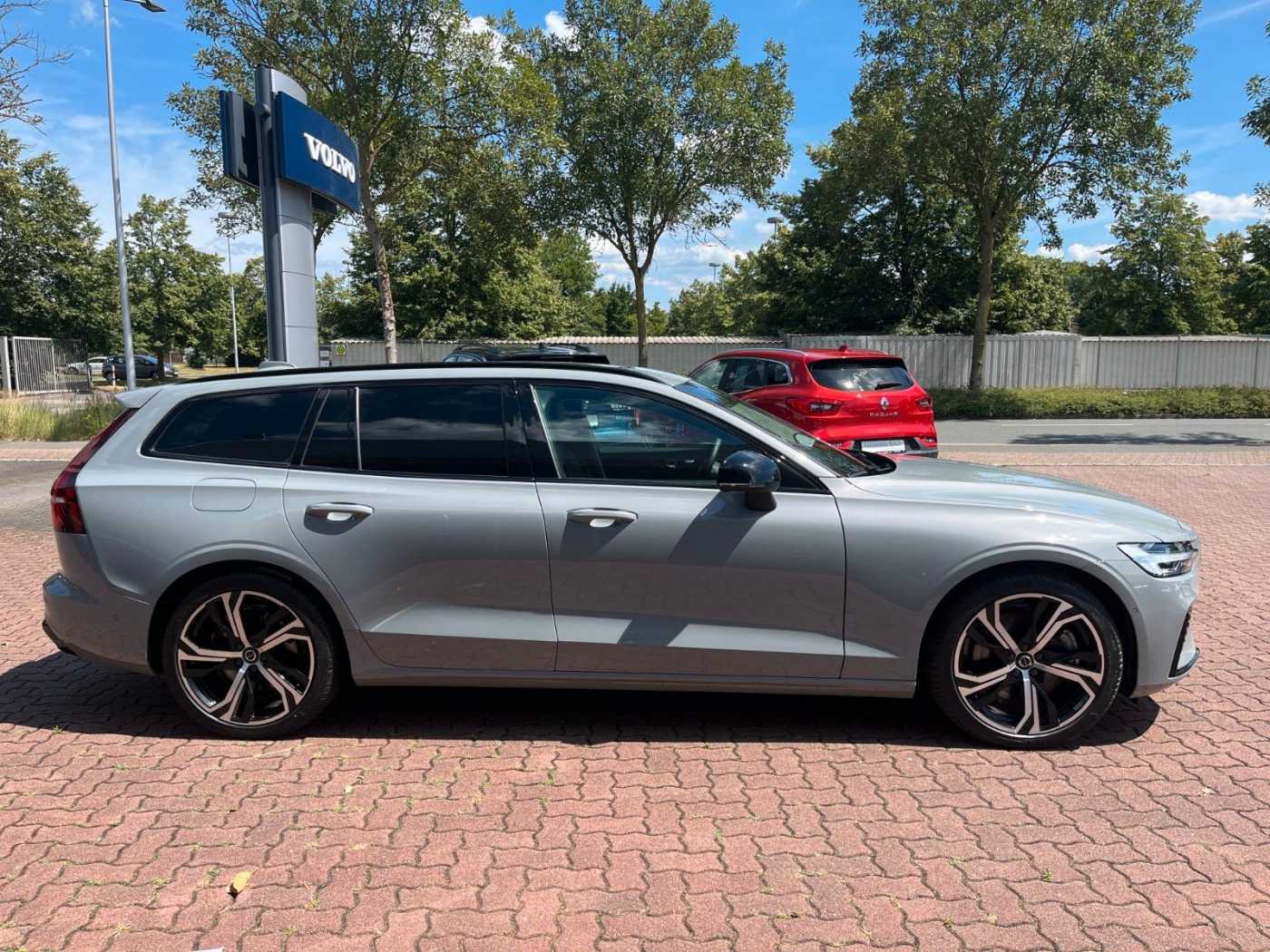 Volvo  T6 AWD Plug-in Hybrid Plus Dark Auto