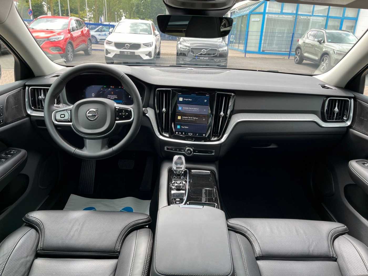 Volvo  T6 AWD Plug-in Hybrid Plus Dark Auto