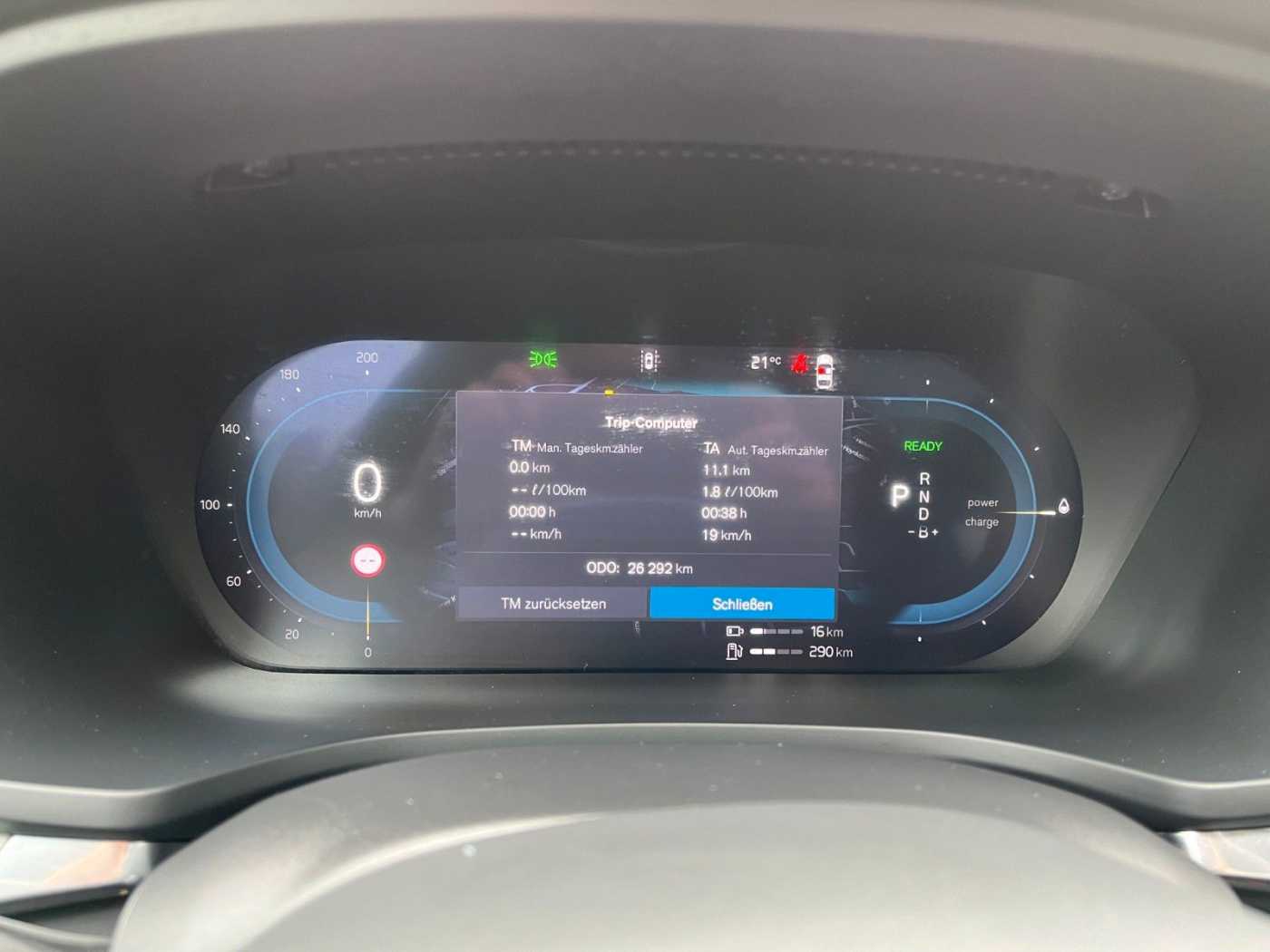 Volvo  T6 AWD Plug-in Hybrid Plus Dark Auto