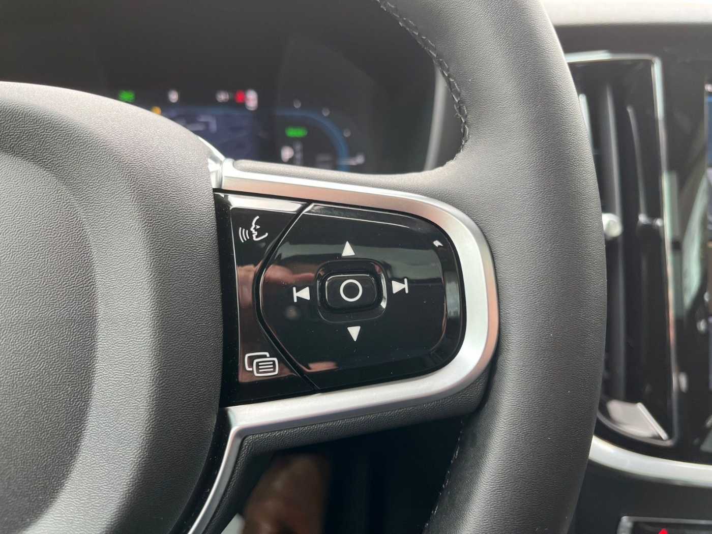 Volvo  T6 AWD Plug-in Hybrid Plus Dark Auto