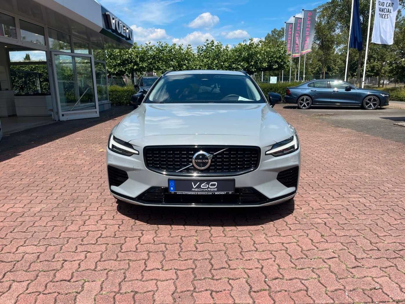 Volvo  T6 AWD Plug-in Hybrid Plus Dark Auto