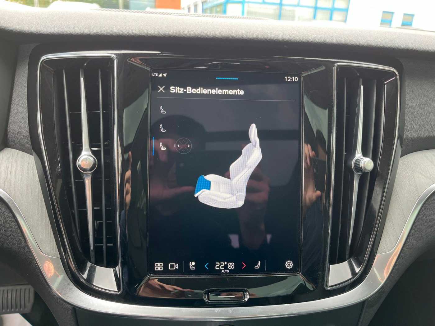 Volvo  T6 AWD Plug-in Hybrid Plus Dark Auto