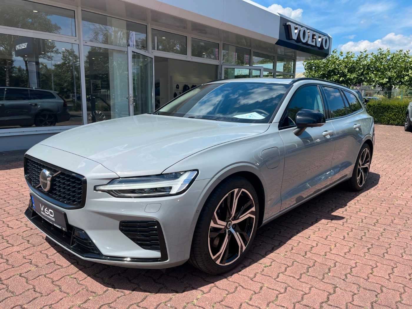 Volvo  T6 AWD Plug-in Hybrid Plus Dark Auto