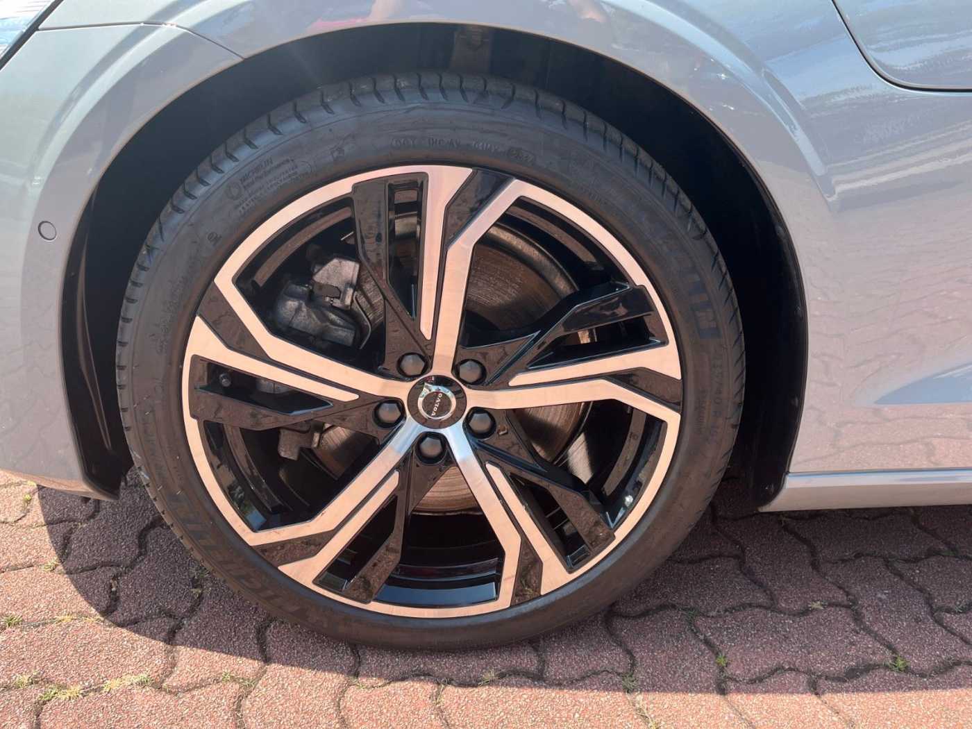 Volvo  T6 AWD Plug-in Hybrid Plus Dark Auto
