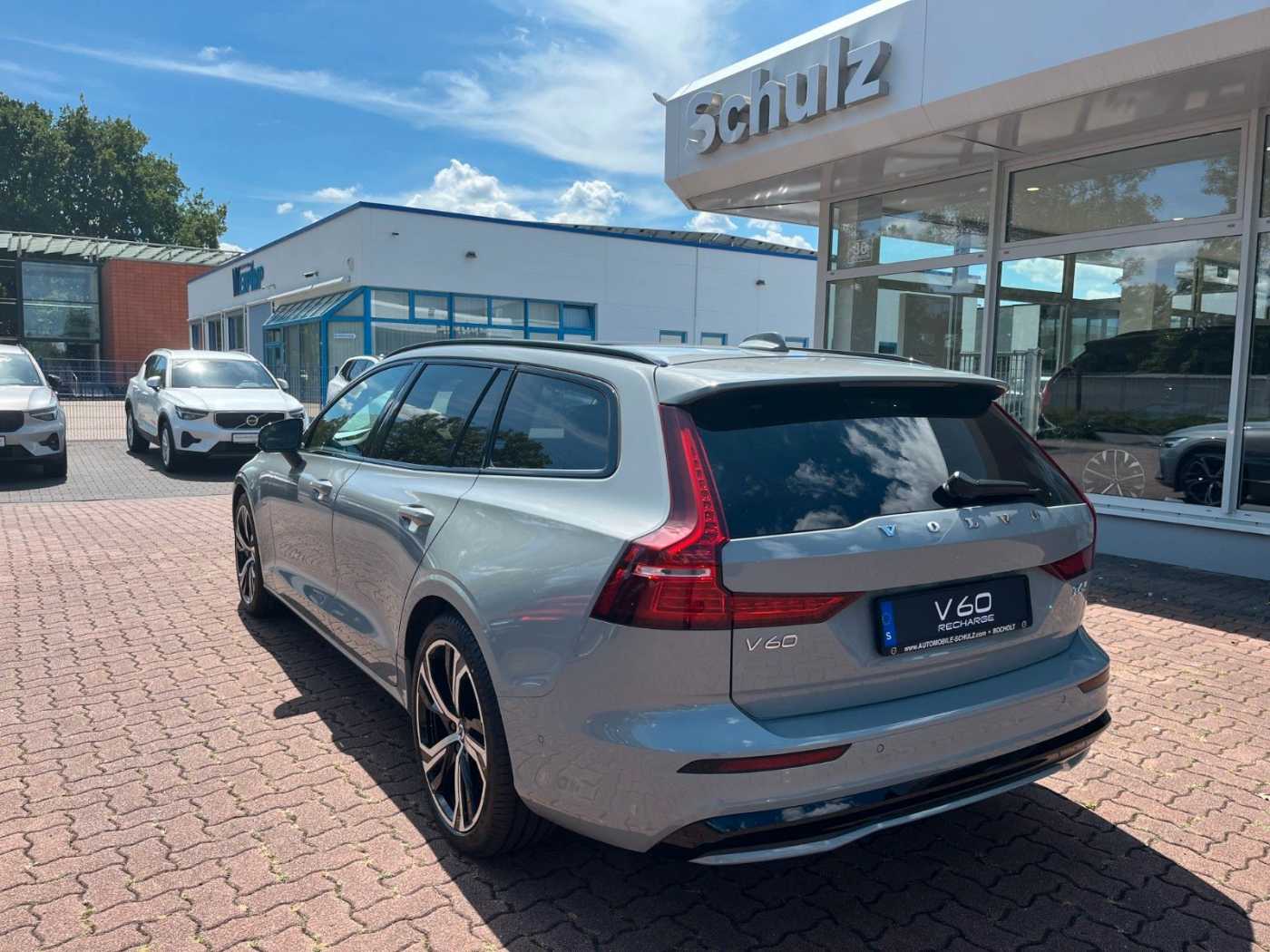 Volvo  T6 AWD Plug-in Hybrid Plus Dark Auto
