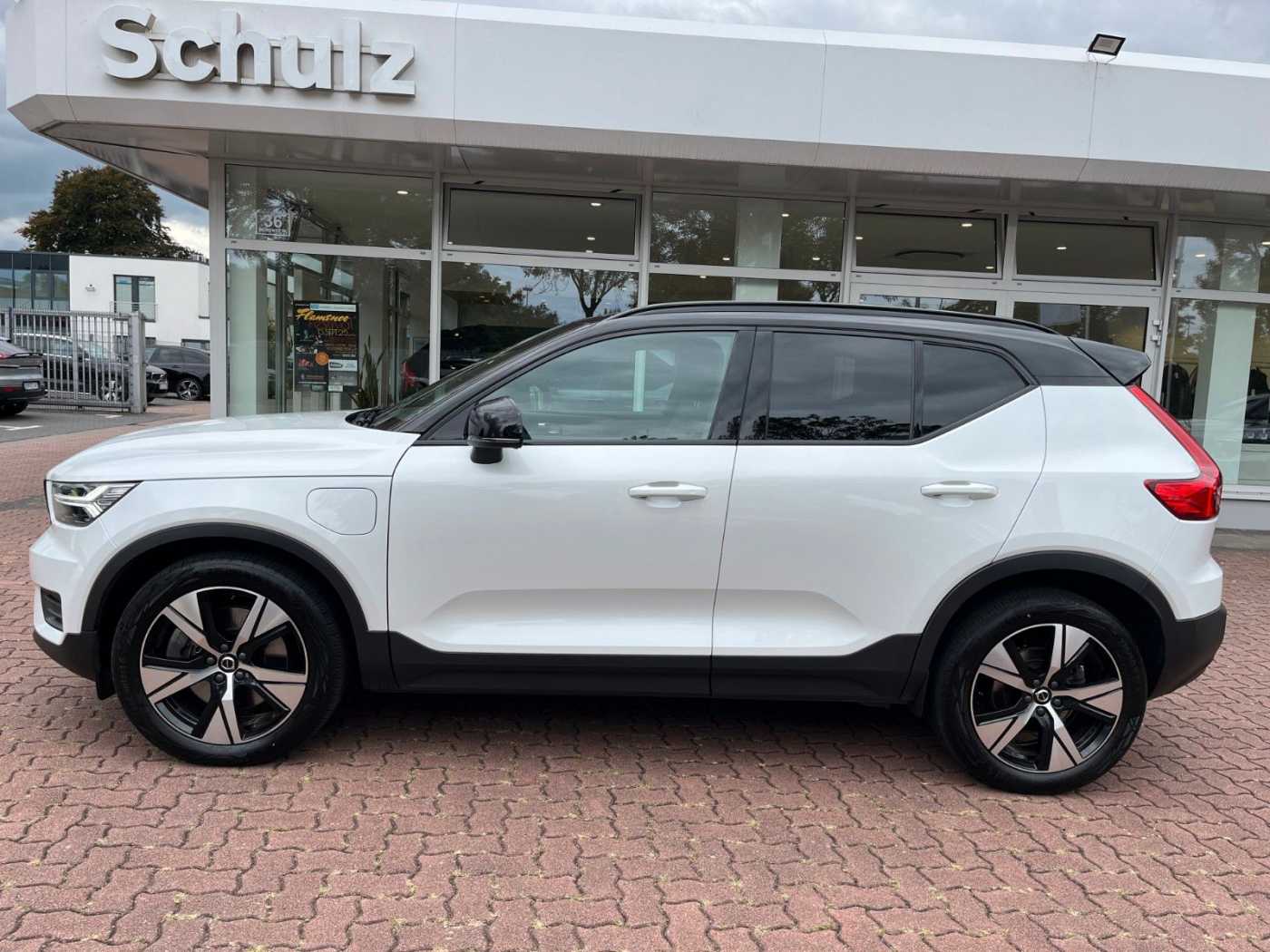 Volvo  Recharge R Design