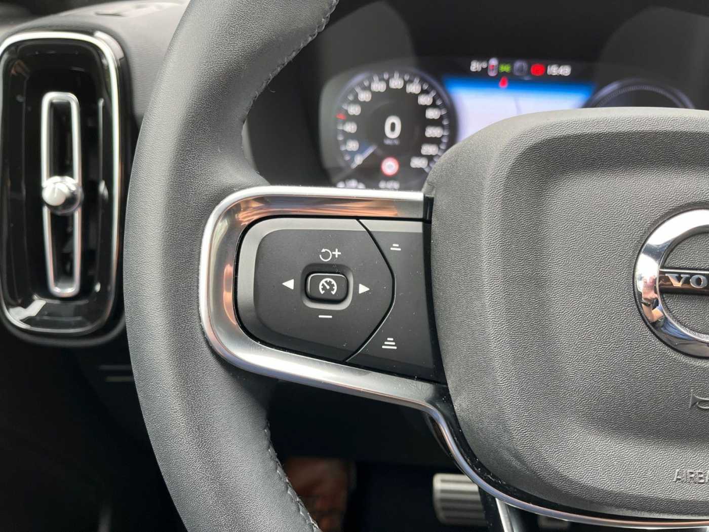 Volvo  Recharge R Design