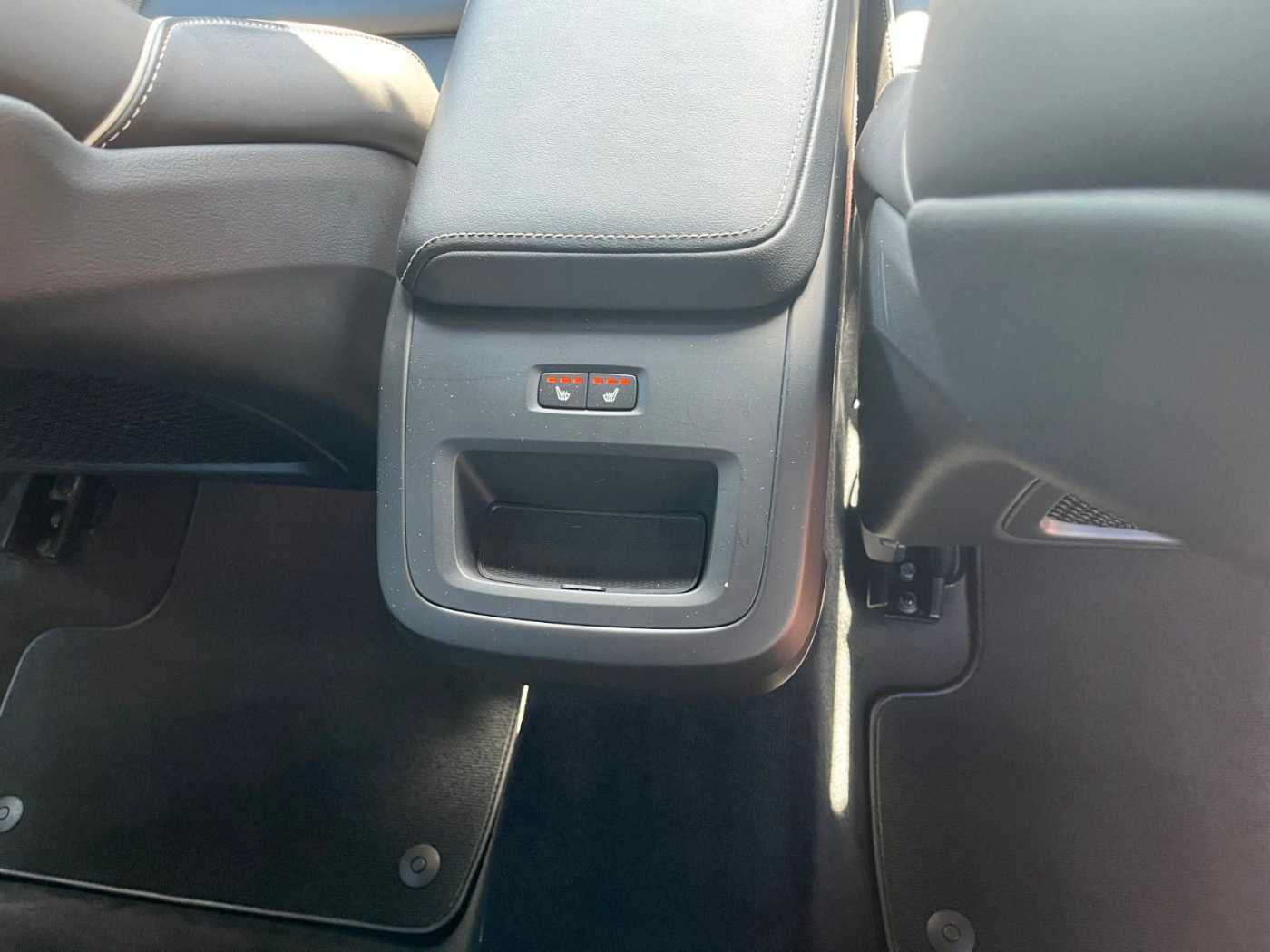 Volvo  B4 D AWD R Design Geartronic
