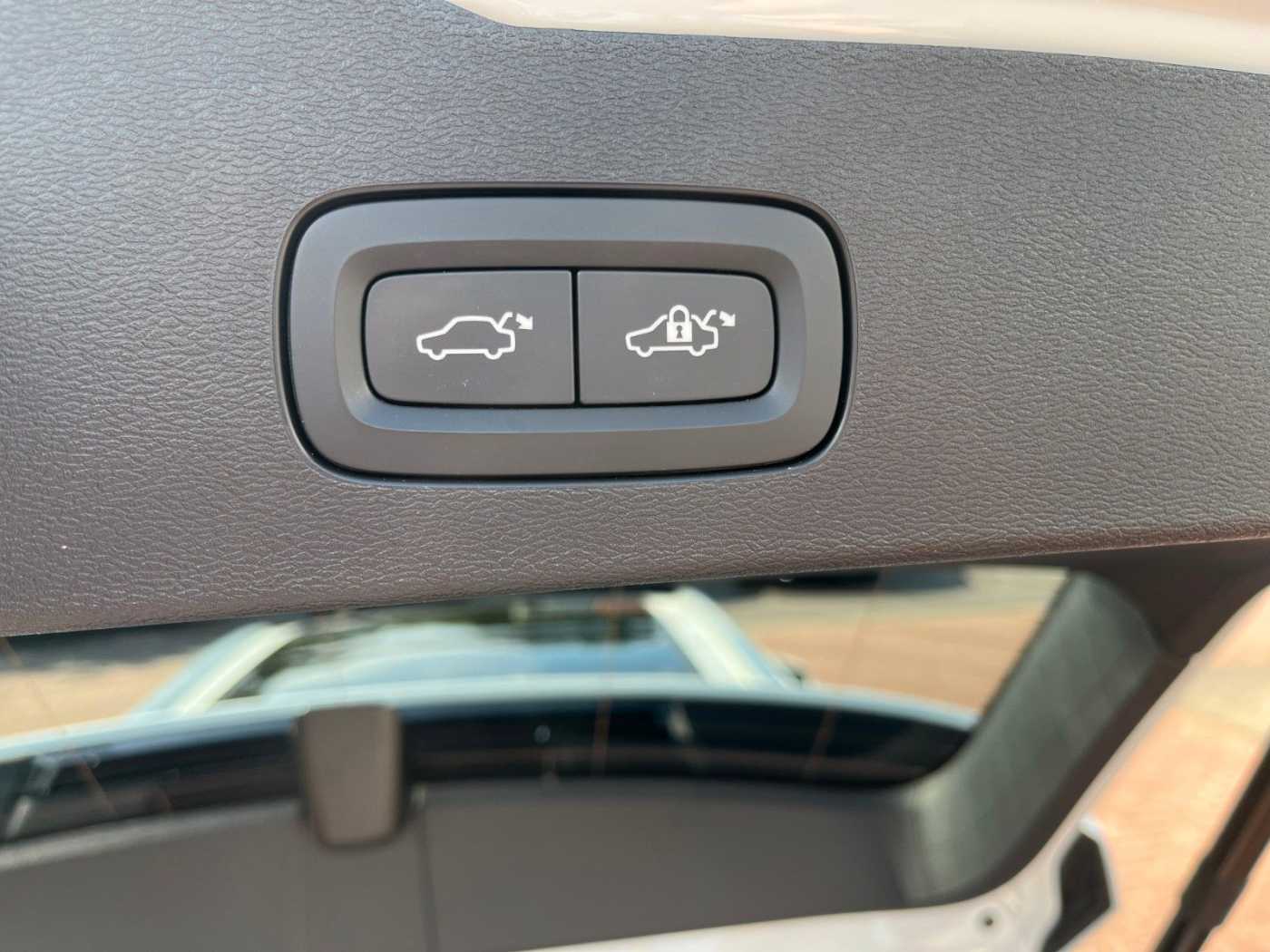 Volvo  B5 AWD Ultimate Auto