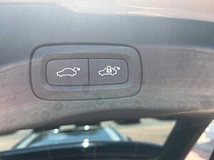 Volvo  T6 AWD Plug-in Hybrid Plus Dark Auto