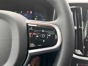 Volvo  T6 AWD Plug-in Hybrid Plus Dark Auto