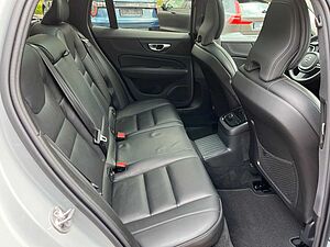 Volvo  T6 AWD Plug-in Hybrid Plus Dark Auto