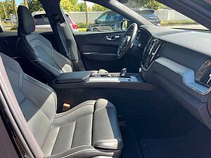 Volvo  B4 D AWD R Design Geartronic