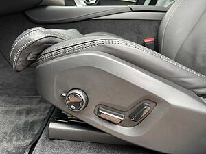 Volvo  T8 AWD Ultra Dark *LFW*HUD*AHK*PANO*