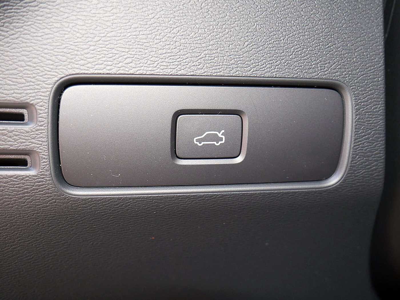 Volvo  Recharge Single Motor Ultimate LED PANO