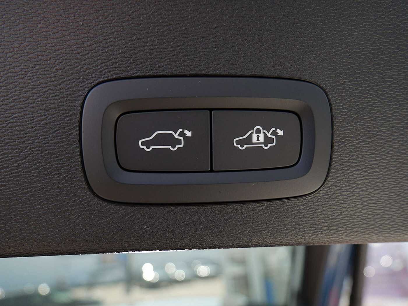 Volvo  Recharge Single Motor Ultimate LED PANO