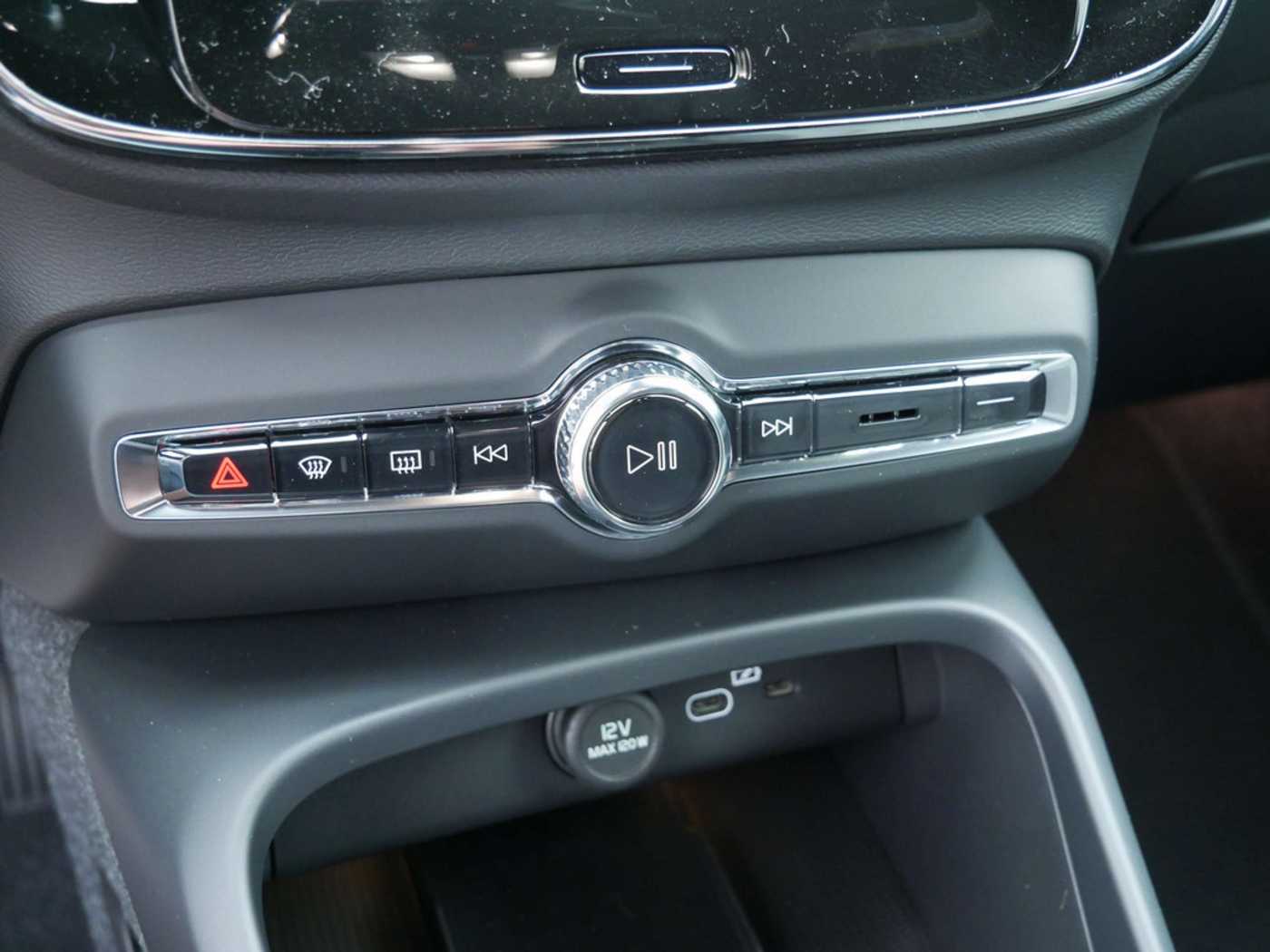Volvo  B4 Plus Black Edition NAVI ACC LED 360°