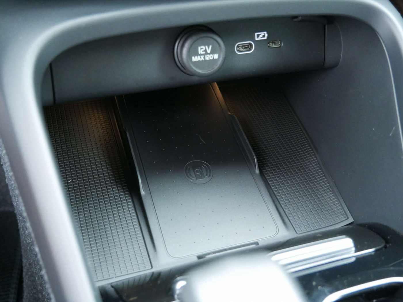 Volvo  B4 Plus Black Edition NAVI ACC LED 360°