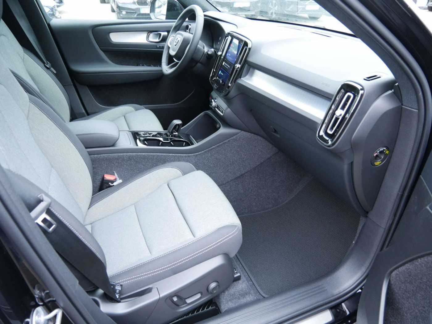 Volvo  B4 Plus Black Edition NAVI ACC LED 360°