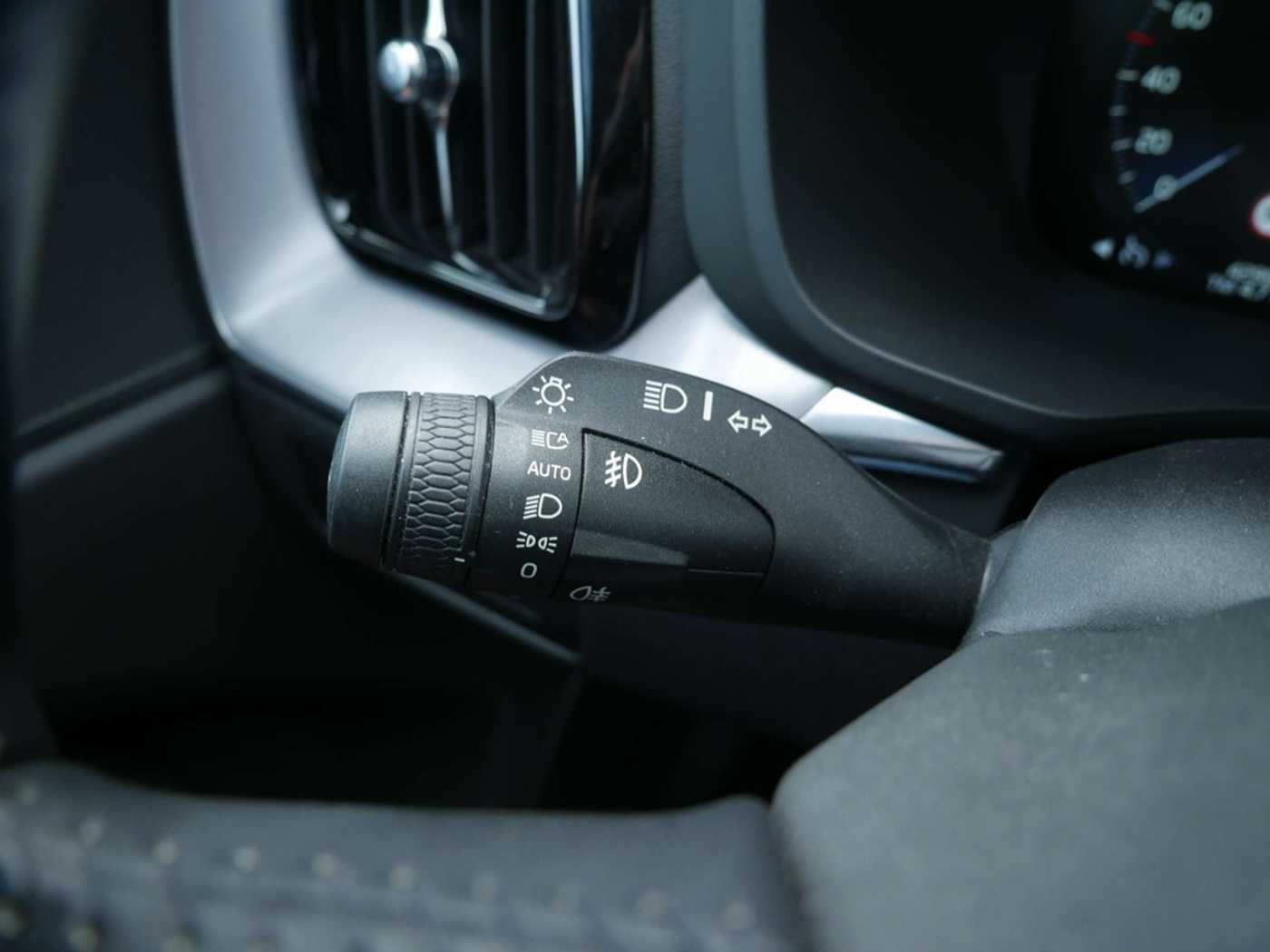 Volvo  D4 Momentum Pro LEDER KAMERA NAVI LED