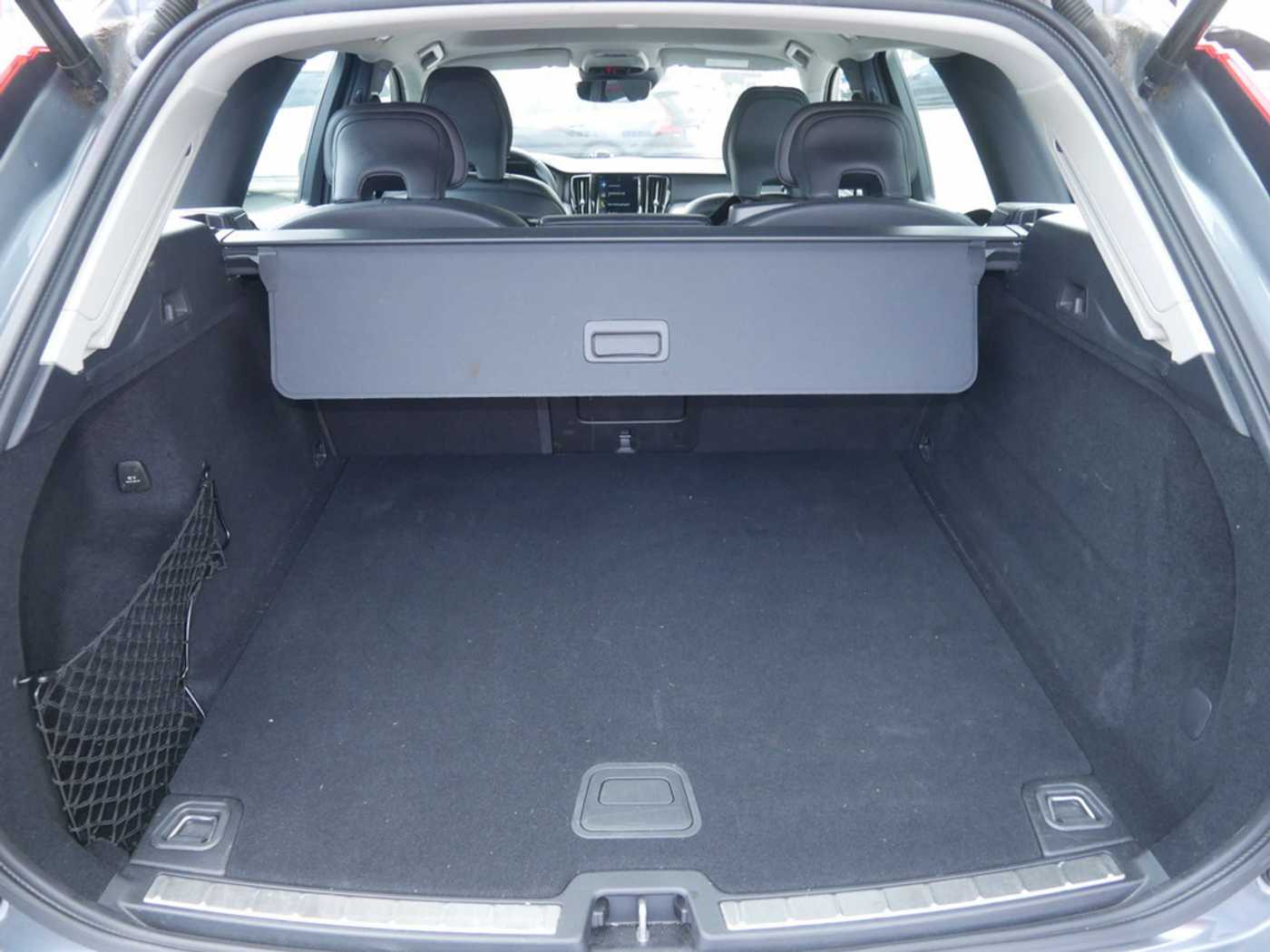 Volvo  D4 Momentum Pro LEDER KAMERA NAVI LED