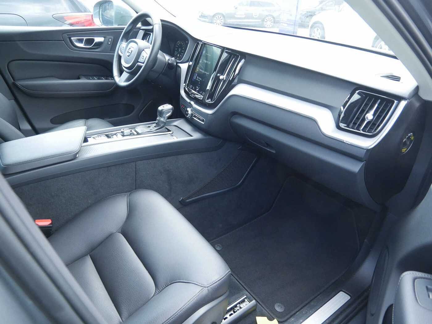Volvo  D4 Momentum Pro LEDER KAMERA NAVI LED