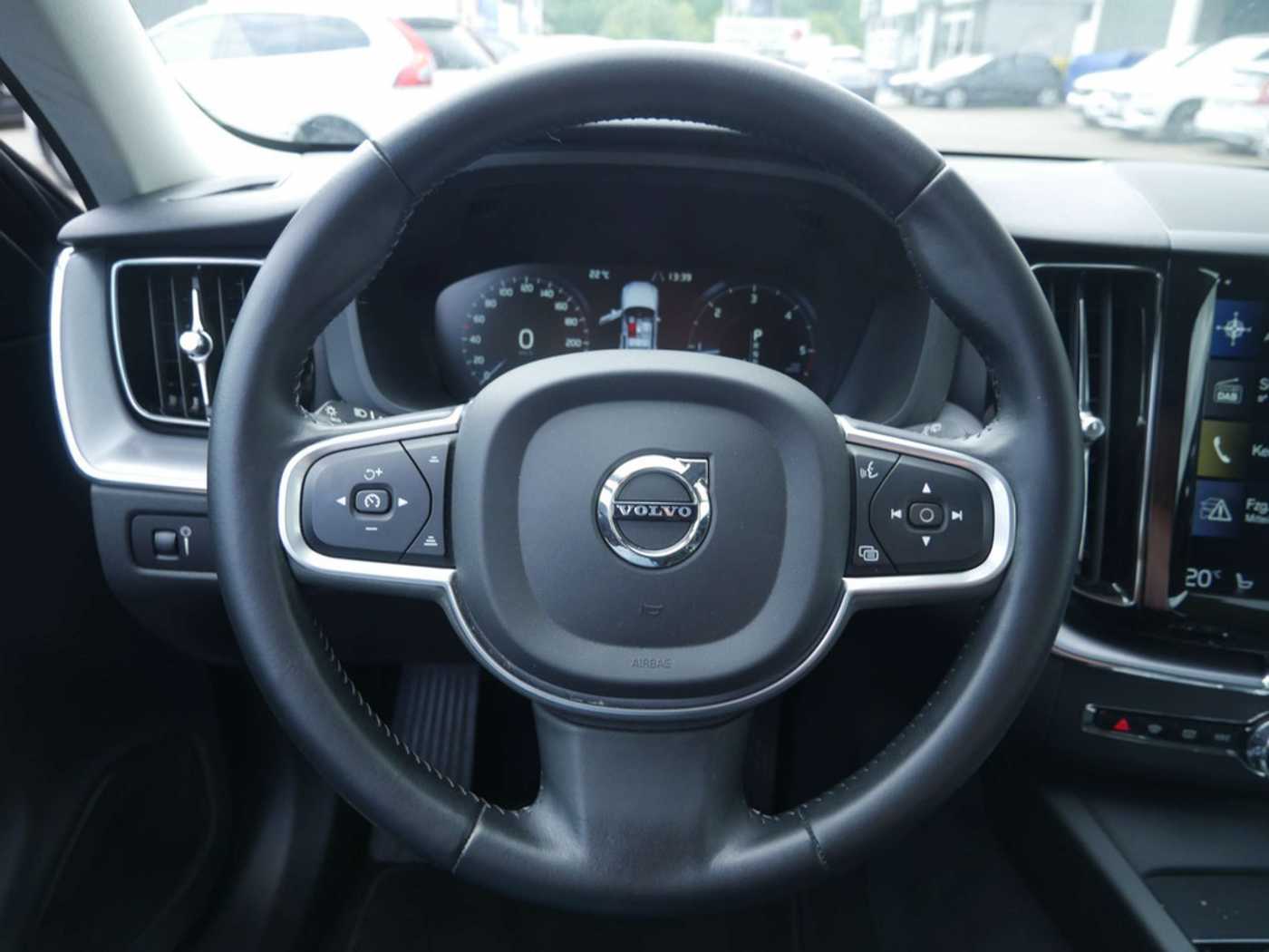 Volvo  D4 Momentum Pro LEDER KAMERA NAVI LED